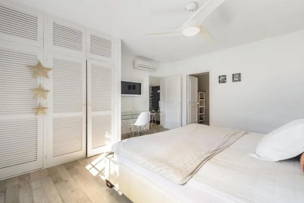 Stylish Ibiza Villa Near Beaches Private Pool & Lush Garden Cala Llonga  0*, Cala Llonga (Ibiza)