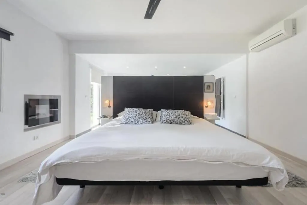 Stylish Ibiza Villa Near Beaches Private Pool & Lush Garden Cala Llonga  Spain