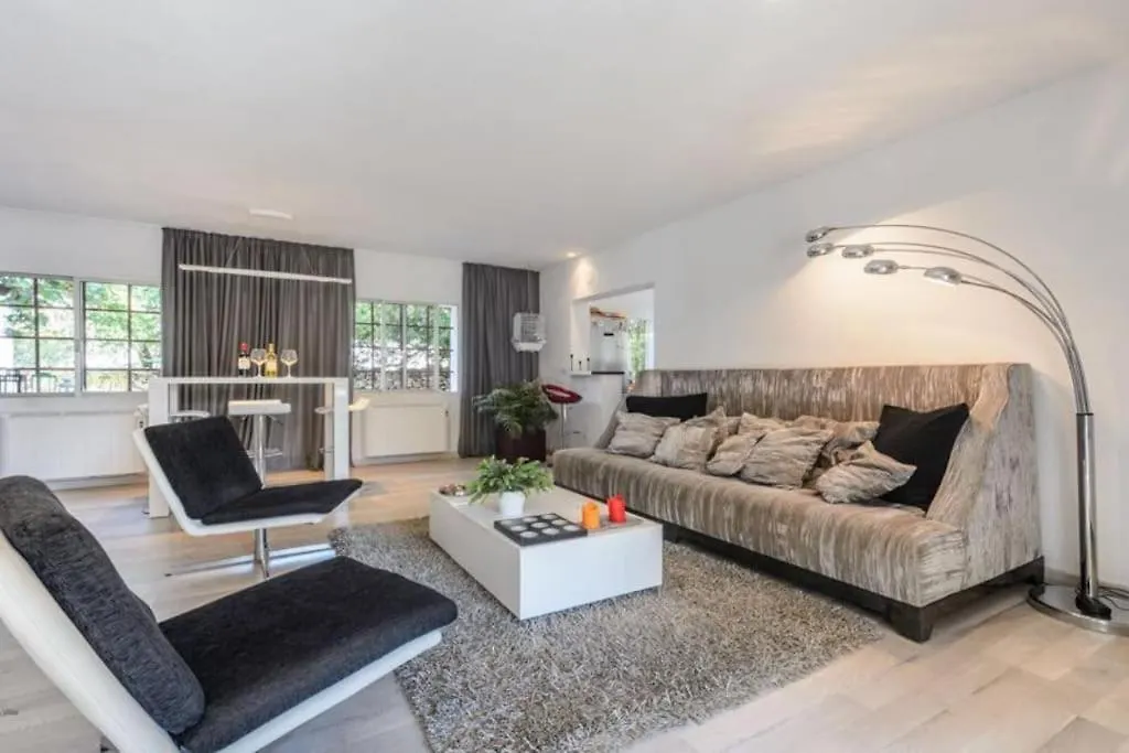Stylish Ibiza Villa Near Beaches Private Pool & Lush Garden Cala Llonga   Cala Llonga (Ibiza)