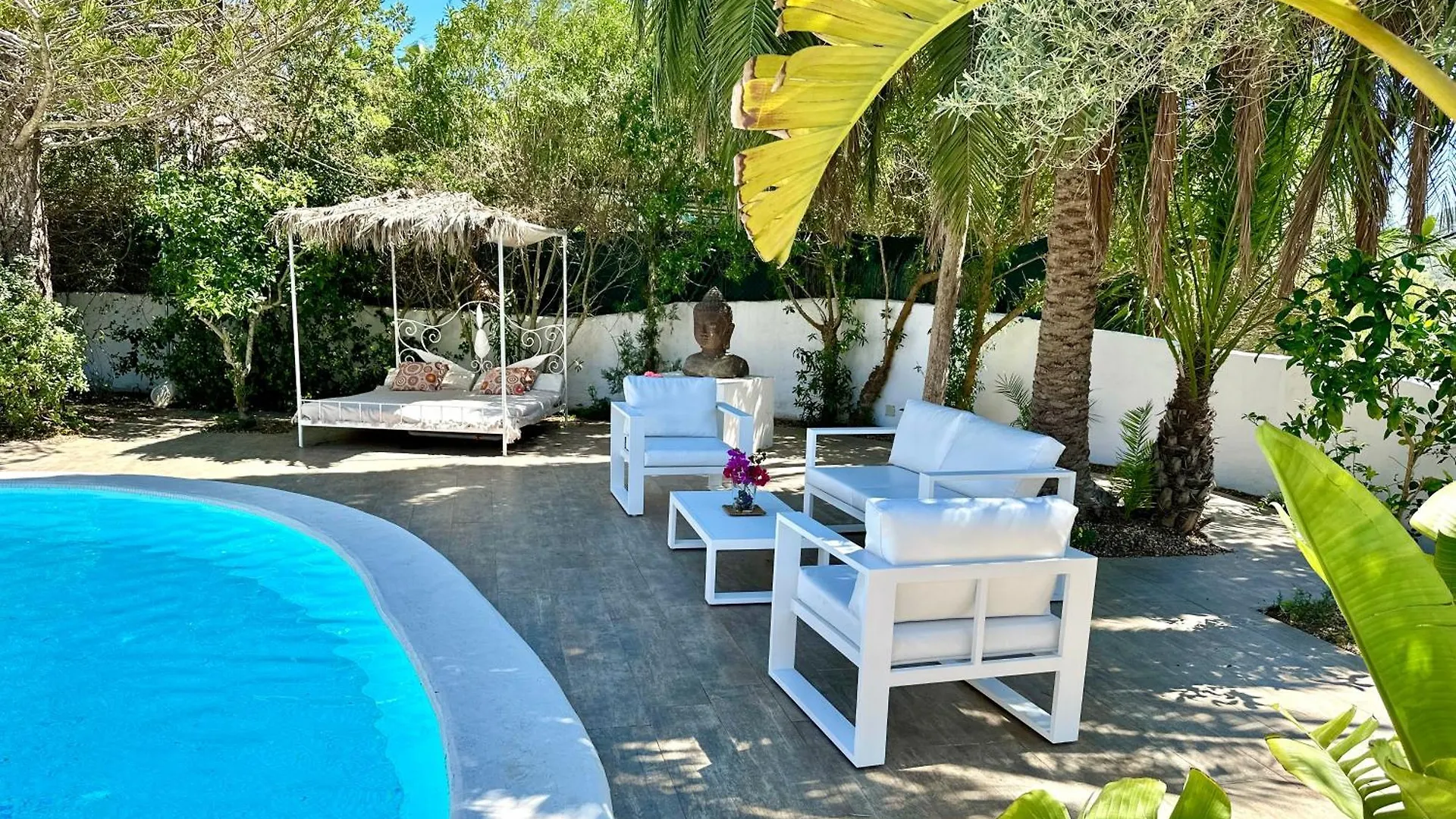 Stylish Ibiza Villa Near Beaches Private Pool & Lush Garden Cala Llonga