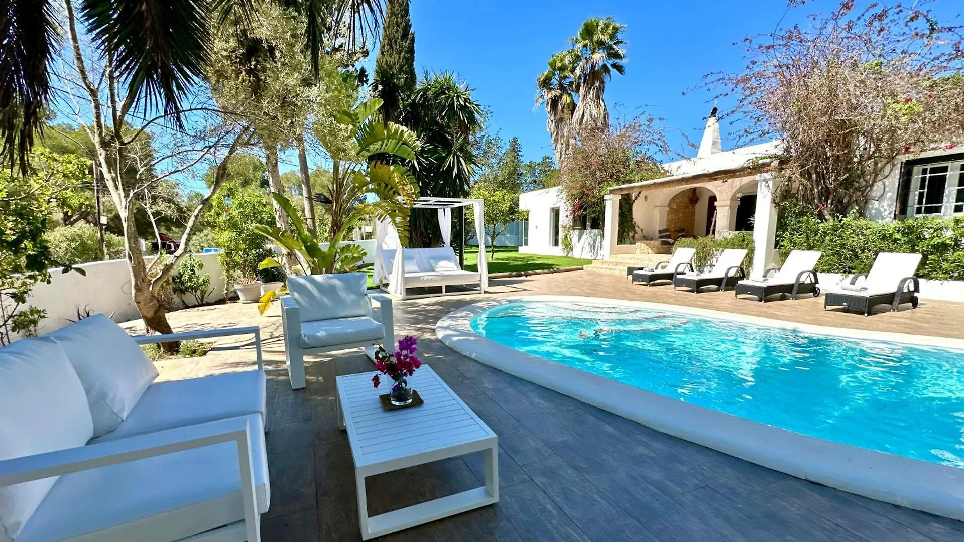 Stylish Ibiza Villa Near Beaches Private Pool & Lush Garden Cala Llonga   Cala Llonga (Ibiza)