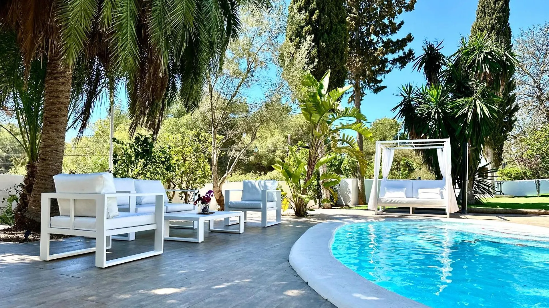 Stylish Ibiza Villa Near Beaches Private Pool & Lush Garden Cala Llonga