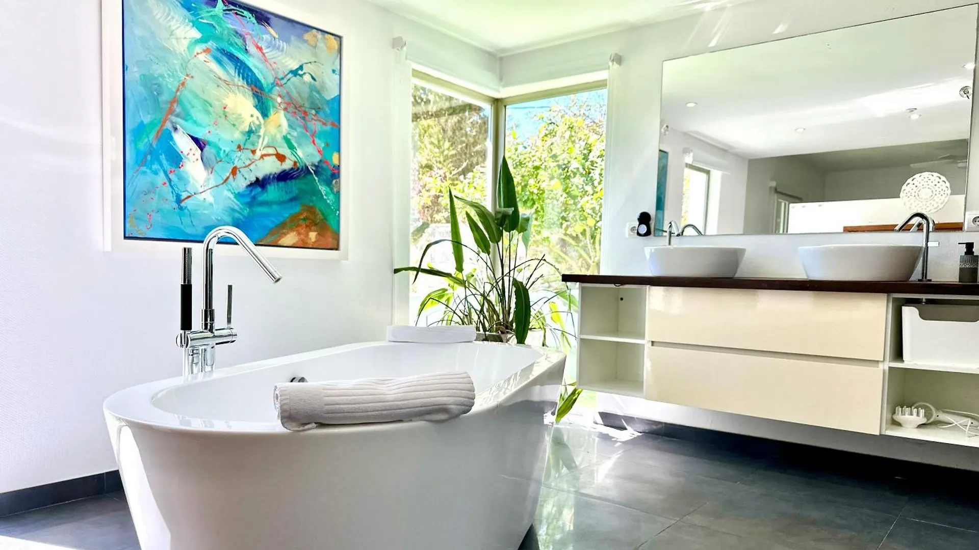 Stylish Ibiza Villa Near Beaches Private Pool & Lush Garden Cala Llonga