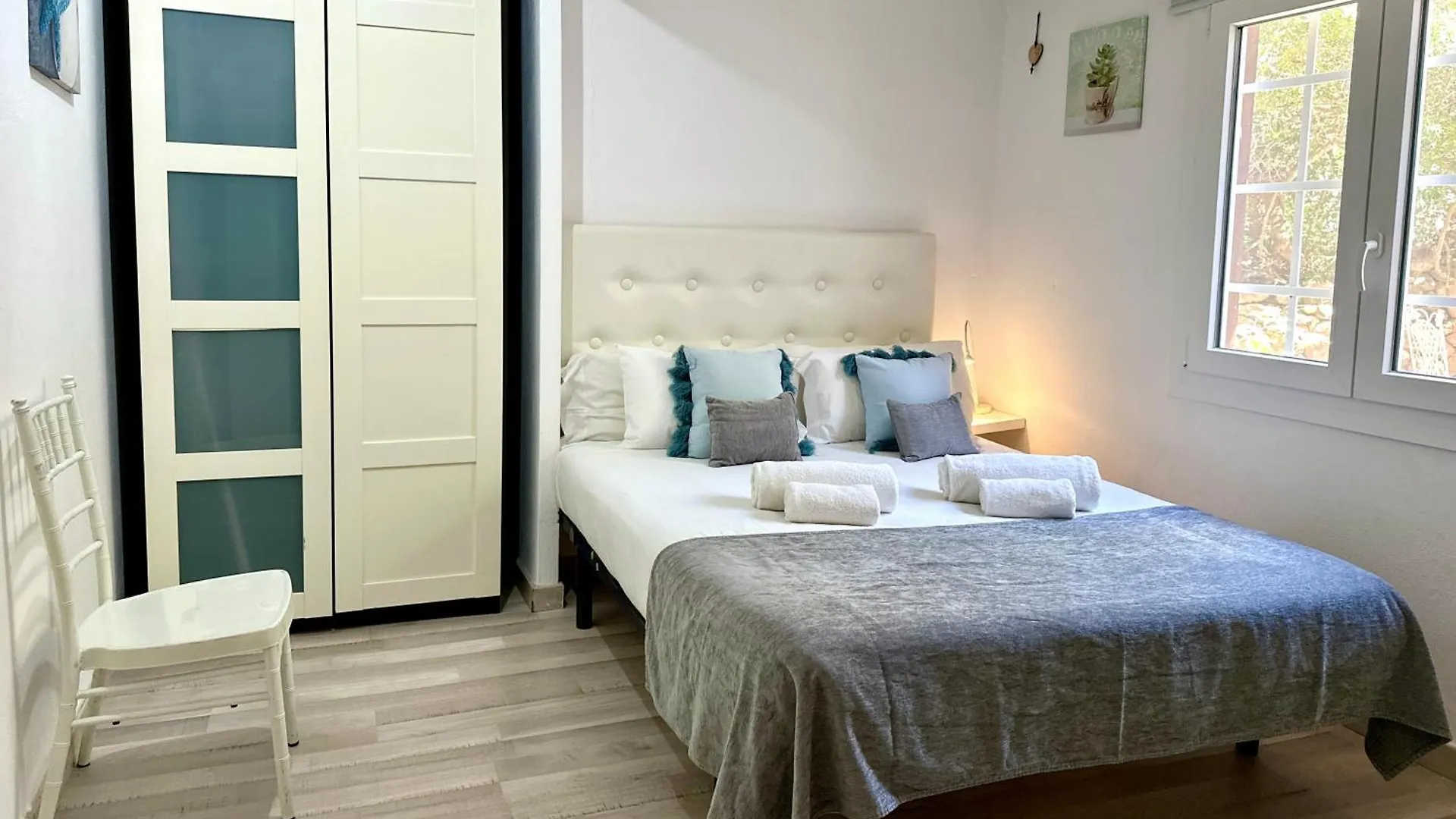 Stylish Ibiza Villa Near Beaches Private Pool & Lush Garden Cala Llonga  Cala Llonga (Ibiza)
