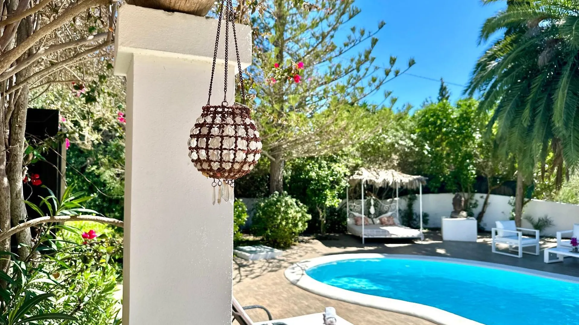 Stylish Ibiza Villa Near Beaches Private Pool & Lush Garden Cala Llonga  0*, Cala Llonga (Ibiza)