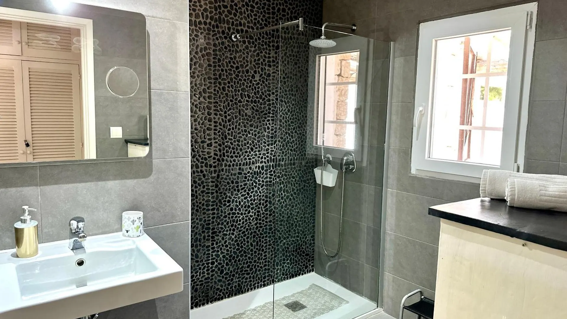 Stylish Ibiza Villa Near Beaches Private Pool & Lush Garden Cala Llonga  0*, Cala Llonga (Ibiza)