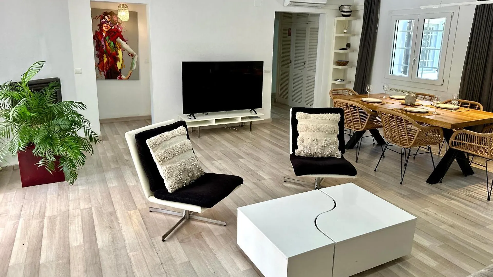 Stylish Ibiza Villa Near Beaches Private Pool & Lush Garden Кала-Лонга Испания